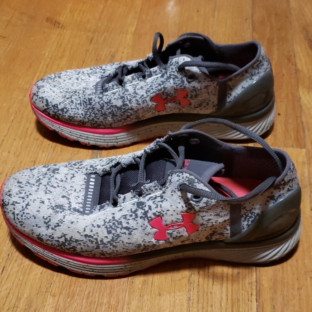 Under Armour sz 10